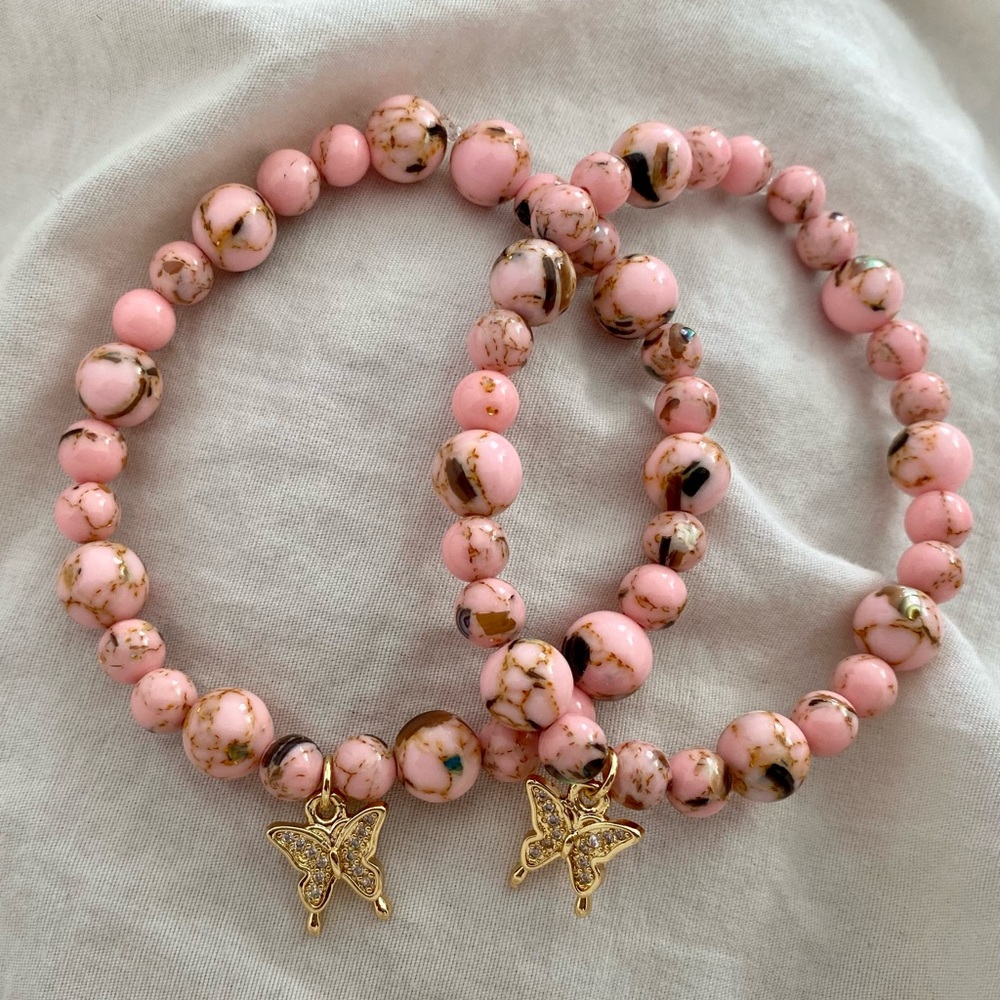 Beautifully chic coral pink Abolone shell beaded stretch bracelet (handmade)